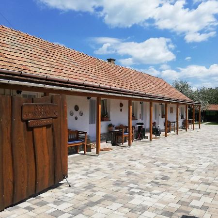 Bobita Apartmanhaz Сільвашварад Екстер'єр фото