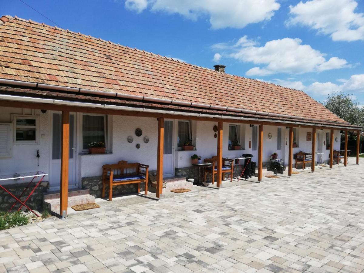 Bobita Apartmanhaz Сільвашварад Екстер'єр фото
