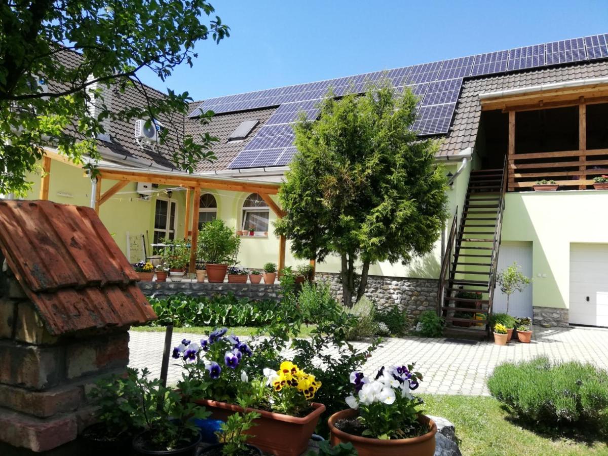 Bobita Apartmanhaz Сільвашварад Екстер'єр фото